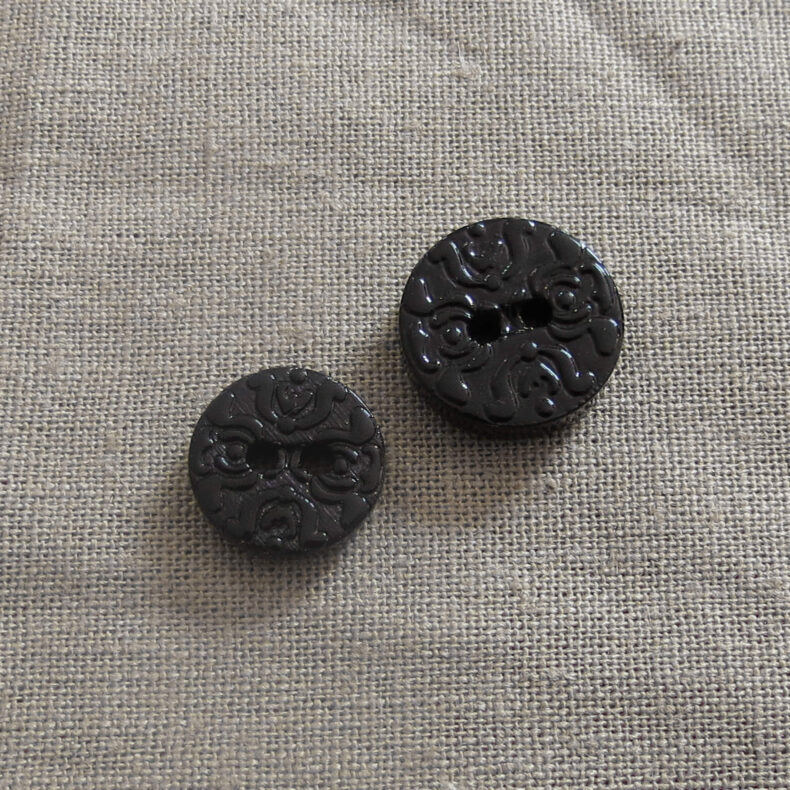 Rund halv blank knapp - Fleur de lis