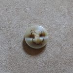 Rund halvblank knapp - Abstrak Blomst solid - Beige