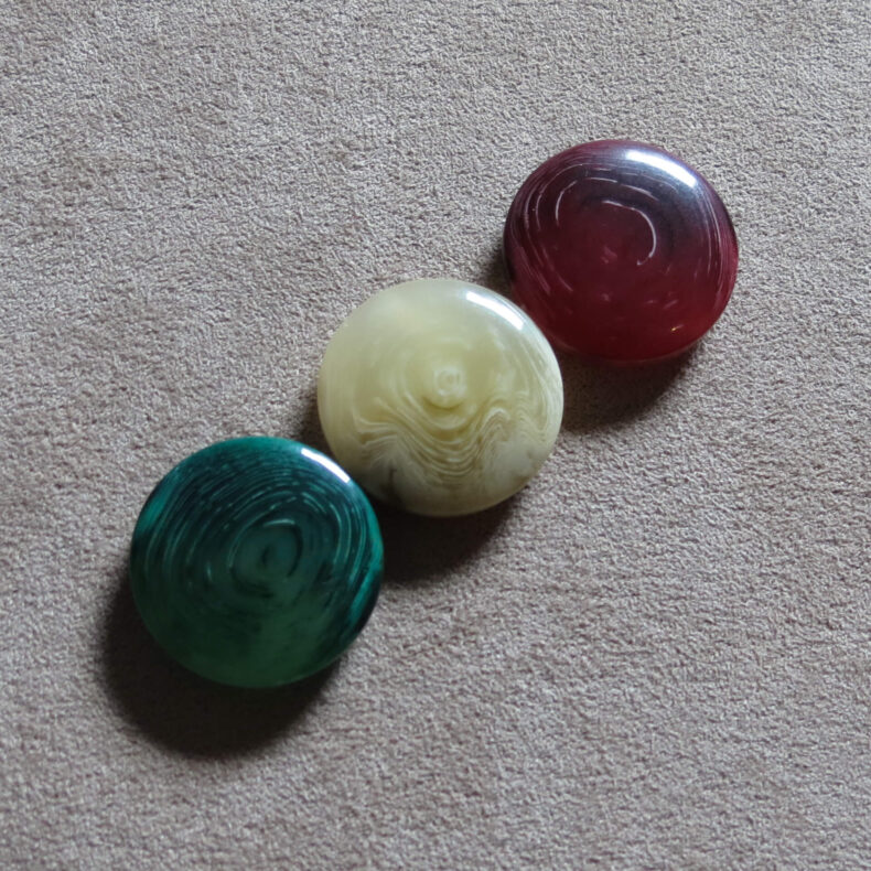 Rund halvblank knapp - Trestamme